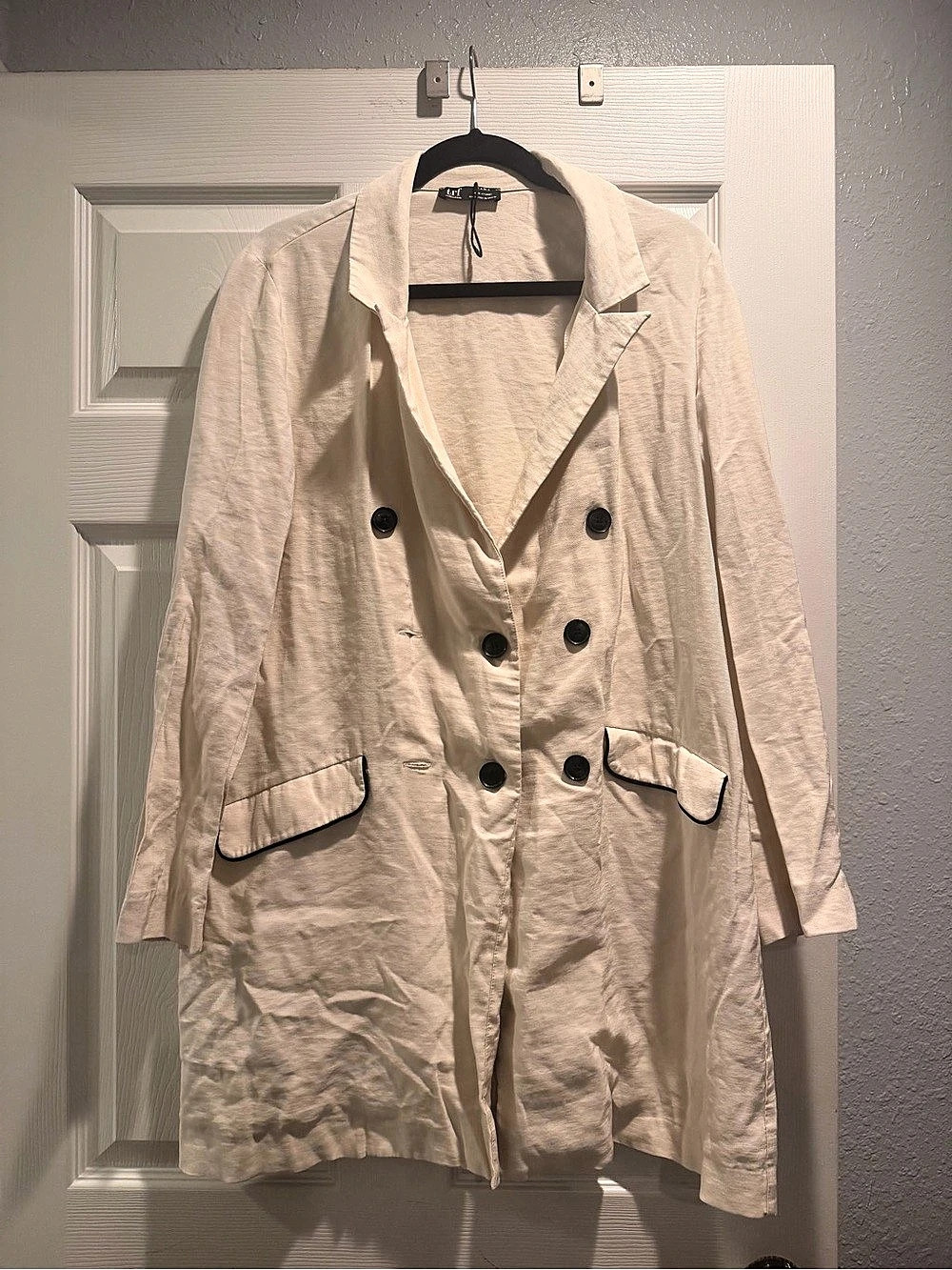 Zara Double-Breasted Trench Coat in Cream XL